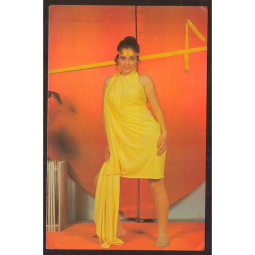 Mandakini * Vintage Bollywoord Postcard * (The Mirror PC 186) (S1)