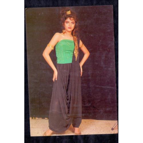 Sonam * Vintage Bollywoord Postcard * (BEAUTY) (A10)