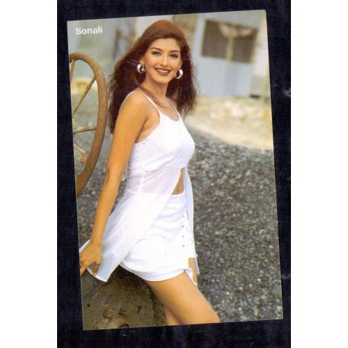 Sonali Bendre * Vintage Bollywoord Postcard * (Nayab) (A10)