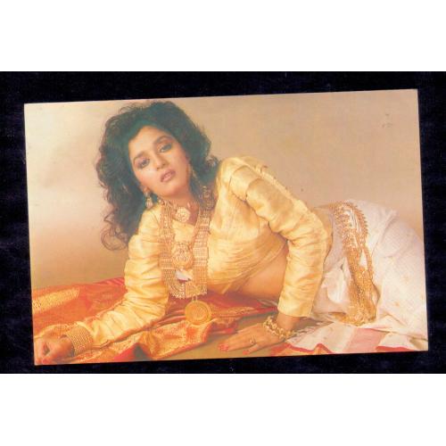 Madhuri Dixit * Vintage Bollywoord Postcard * (Universal) (A10)