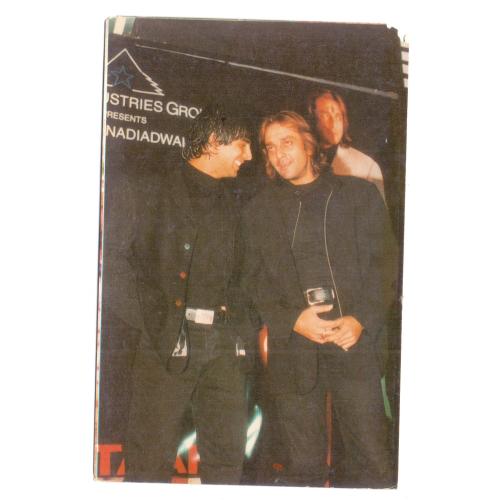 Sanjay Dutt and Akhsay Kumar * Vintage Bollywoord Postcard * (ESS PEE) (A9)