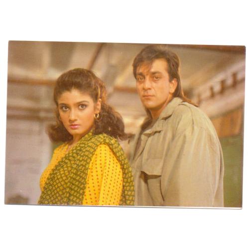 Sanjay Dutt and Raveena Tandon   * Vintage Bollywoord Postcard * (UNIVERSAL) (A8)