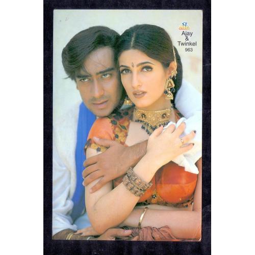 Twinkle Khanna and Ajay Devgan * Vintage Bollywoord Postcard * (NAYAB) (A10)