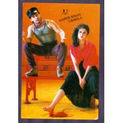 Urmila Matondkar and Aamir Khan * Vintage Bollywoord Postcard * (Universal) (A8)