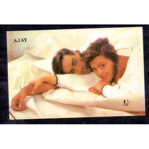 Shilpa Shirodkar and Ajay Devgan * Vintage Bollywoord Postcard * (Universal) (A10)