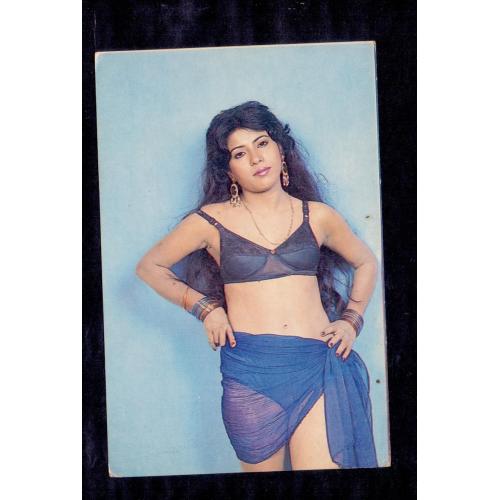 Unknown Actress * Vintage Bollywoord Postcard * (JAIN) (A9)