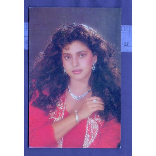 Juhi Chawla * Vintage Bollywood Postcard * (Universal) (B-34)