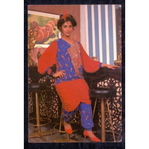 Meenakshi Sheshadri * Vintage Bollywoord Postcard * (Royal) (A10)