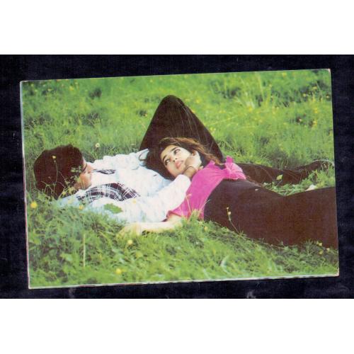 Twinkle Khanna and Ajay Devgan * Vintage Bollywoord Postcard * (Jain) (A10)