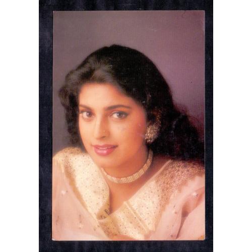 Juhi Chawla * Vintage Bollywoord Postcard * (BEAUTY)  (A10)