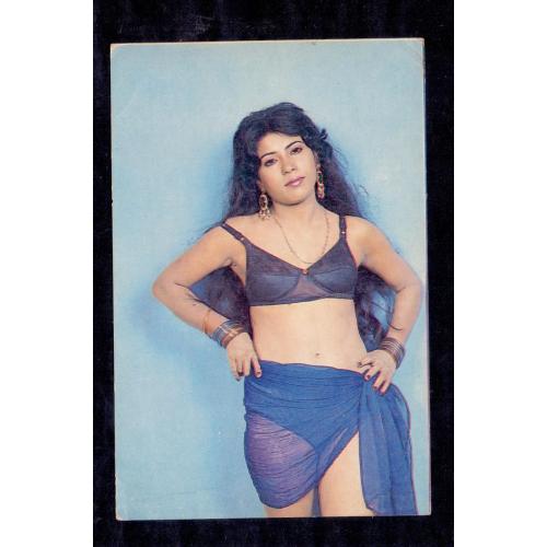 Unknown Actress  * Vintage Bollywoord Postcard * (PAKISTAN) (A9)