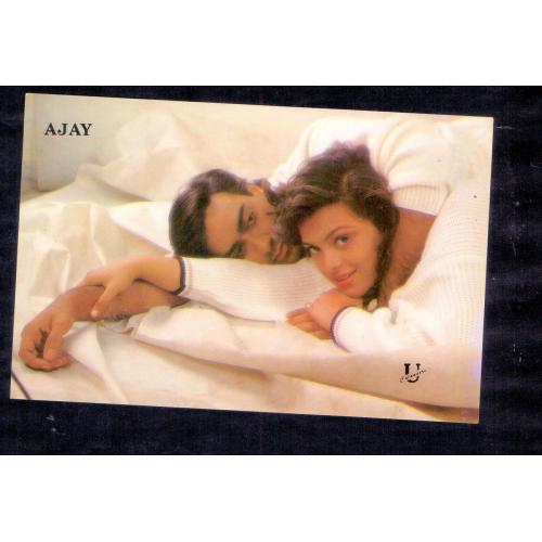 Shilpa Shirodkar and Ajay Devgan * Vintage Bollywoord Postcard * (Universal) (A9)