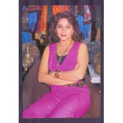Madhuri Dixit * Vintage Bollywoord Postcard * (Beauty) (A8)
