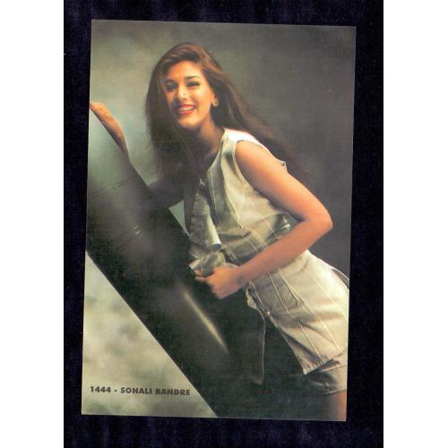 Sonali Bendre * Vintage Bollywoord Postcard * (ROYAL) (A5)